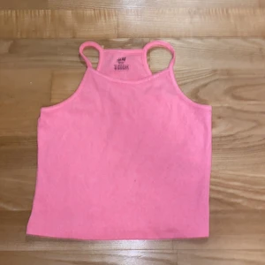 Rosa Linne - En rosa topp använd få gånger och säjer för 25 kr plus frakt, den är från h&m och är i storlek 146/152