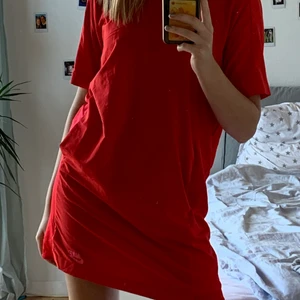 Röd Nike klänning , storlek s - Cool Nike klänning 