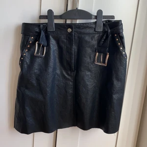 Snygg skinnkjol - Snygg skinnkjol från Zara