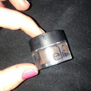 Dipbrow från e.l.f  - Säljer pga fel färg för mig ( den är i färg espresso ) använd typ 2 ggr köpte den för 80kr och säljer för 70kr frakt ingår 📦 