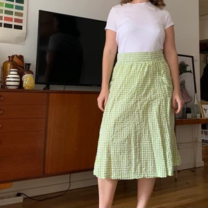 Kjol - Söt rutig kjol från Monki