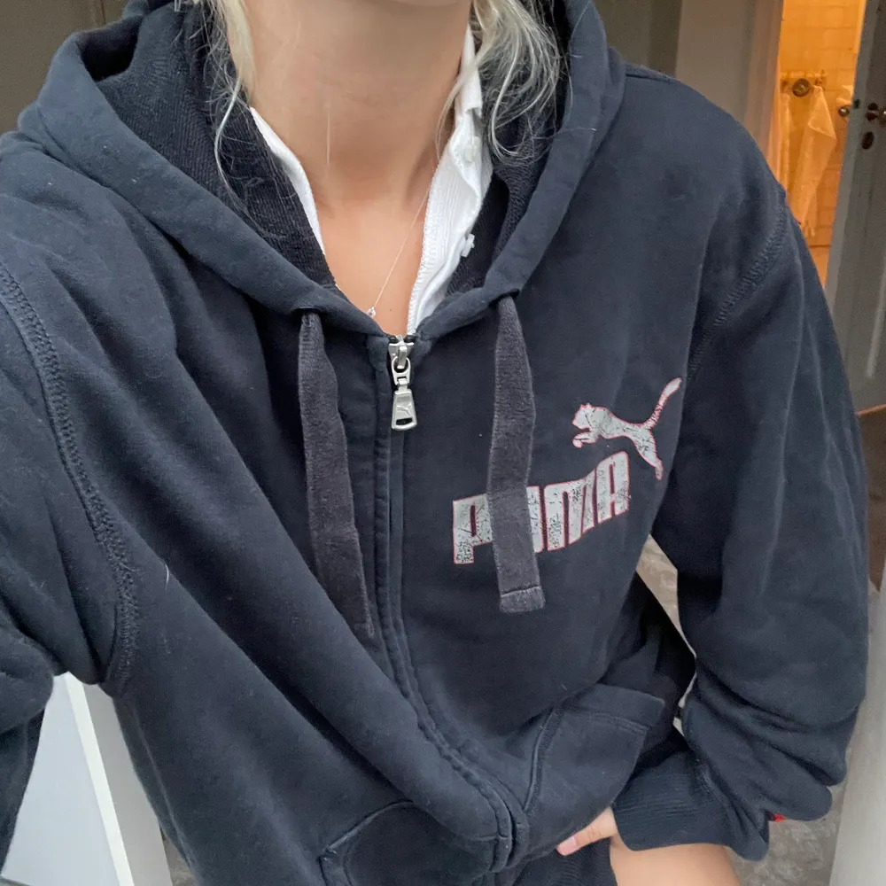 Snygg pumahoodie, varm o skön, bra kvalite! . Hoodies.