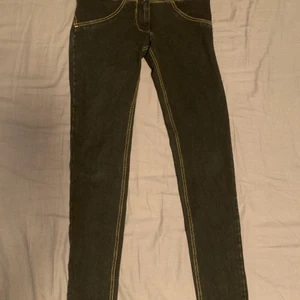 Freddy byxor  - Ett par jättefina Freddy byxor i storlek small, använda därav priset!😊äkta!!