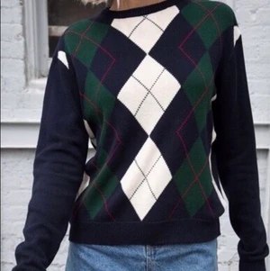 Brandy melville sweater - Säljer endast vid bra bud! Är använd 1 gång☺️ Första bilden är inte min bild💚  FINNS KVAR!!!
