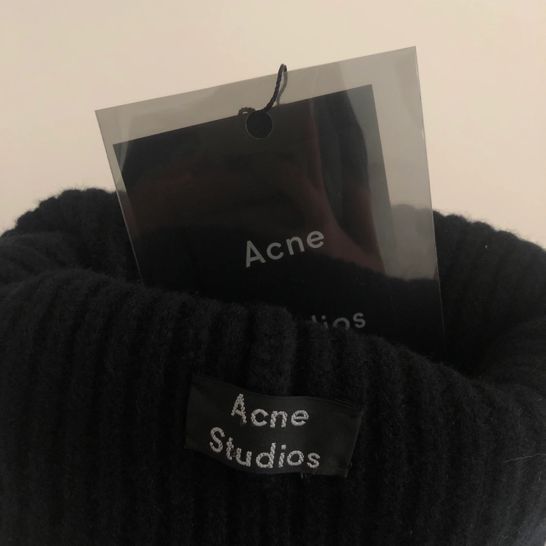 Acne mössa - 90