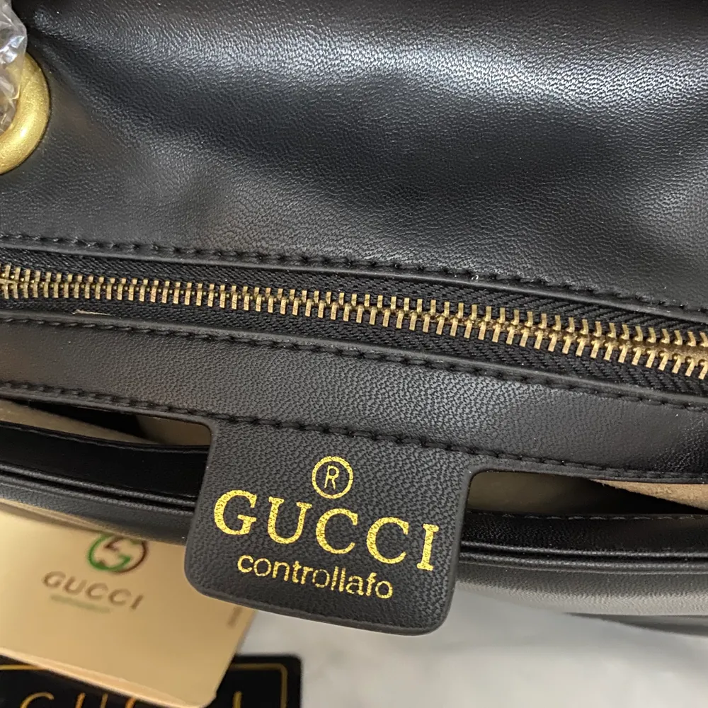 Helt ny kopia gucci väska i skinn. Medföljer dustbag och allt som ni ser i bilden:) köparen står för frakten . Väskor.