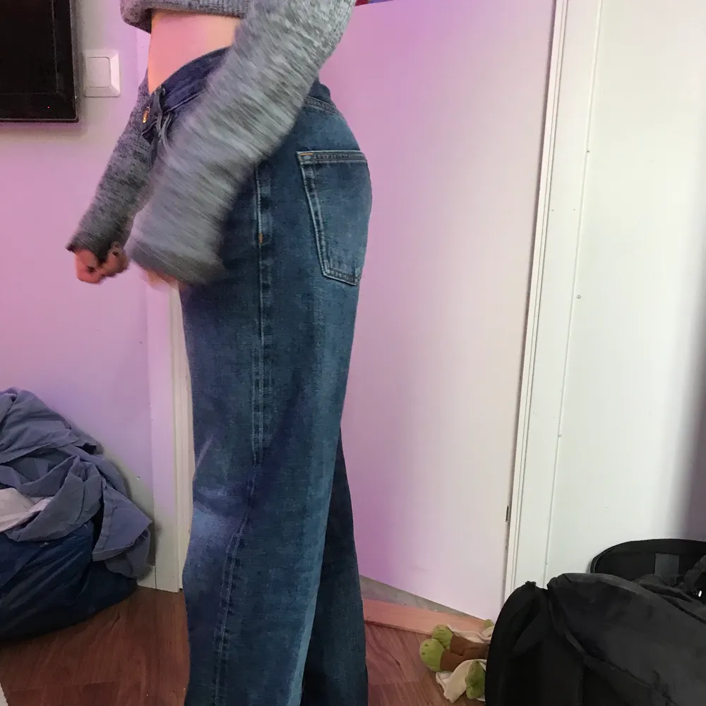 SUPERCOOLA jeans!! jag har köpt dom på Plick men dom passade tyvärr inte:/💕 bara provad och lappen sitter kvar! Rekomenderar till dig som är 167cm+ , dom är midrise! Nypris: 559kr ‼️köparen står för frakt‼️. Jeans & Byxor.
