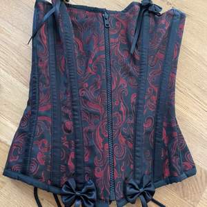 A very pretty red and black corset from Burleska! Not used much and in very good condition!