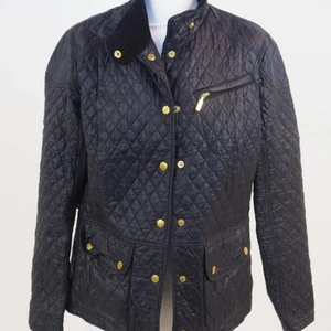  Barbour Dam jacka i nyskick - Barbour dam jacka storlek 40 i fint skick (knappast använd) 