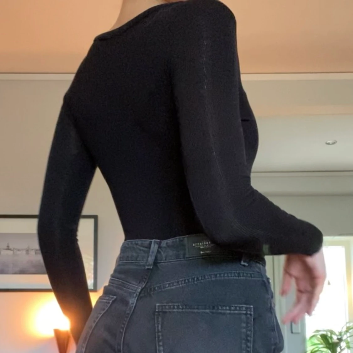 Svart body i superskönt material - 90