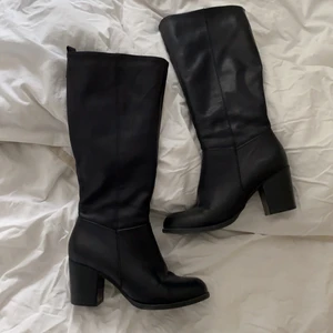 Skor - Superfina boots! Aldrig använda, strl 39 men passar även mig med 40 perfekt! BUD PÅ 120 + frakt! KÖP DIREKT FÖR 200