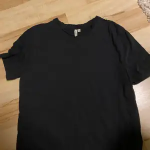 Svart oversized t-shirt från Nelly.com 