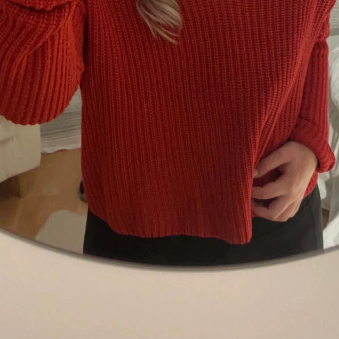 Röd stickad kofta 