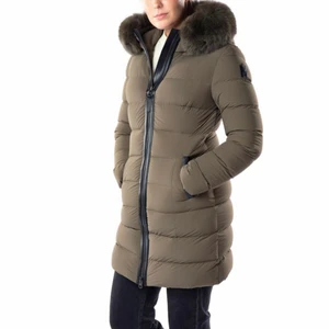 STRL xs  - skit fin mackage jacka har haft den i ett år den är som ny då den har inga hål eller skador.