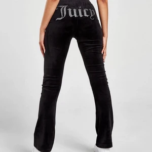 Juicy - Hej! Jag säljer mina juicy byxor, har bara använt dem 10 ggr och det är ett fint skick köpte dem för 780 kr har kvar kvittot också så säljer dem här för runt 450 kr skriv till mig i  dm om ni vill ha mer bilder 