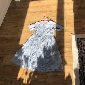 Ekologisk linen  - Ekologisk linen klänning i ljusblå! Mycket lätt och flowy!