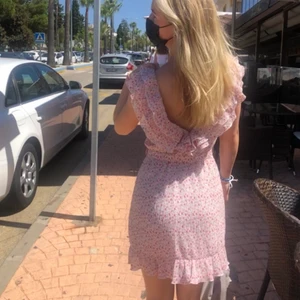 Klänning från nakd - Jätte fin klänning från nakd, använd ca 3 gånger. Säljer pga för mkt kläder.