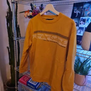vintage swetshirt  - Skitcool vintage swetshirt som jag tyvärr inte använder så mycket mer men sååå nice! (Frakt ingår ej) skick: 8/10