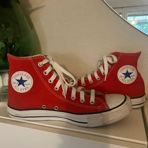 Converse  - Fina röda converse i bra skick, äkta såklart                                 