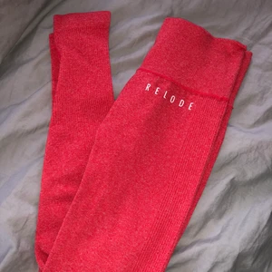 Relode tights  - Sparsamt använda! Riktigt fint skick! XS och jätte stretchiga så passar även mig som har S/M vanligtvis! Slipstream kollektionen ( köpte för 600kr)
