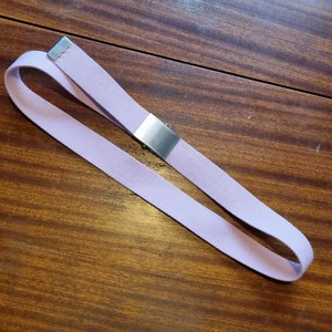 Y2k skärp - Skärp från tidigt 00 tal. S/m. Mäts på begäran. 19 kr. PS. Säljer ett nästan likadant fast med glitterstenar  också ❤samfraktar vid köp av flera varor för 66 kr 👍💕📦 obs! Först till kvarn på allt jag säljer!