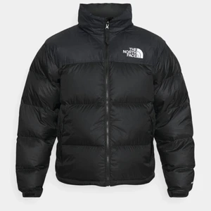 The North Face Jacka  - As snygg jacka nu till vintern / hösten. Det är vintage modellen och nypris runt 3500. Man kan också justera form / längd på jackan genom snörena i fickorna som man ser på sista bilden. Det gör att den kan passa vem som helst. Köp direkt för 2300!!