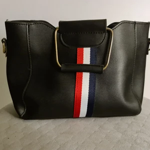 Handväska  - Oanvänd. 