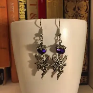 Säljer ett par Francesca örhängen från märket rubyjude (@rubyjude.jewellery på instagram) i totalt nyskick ✨