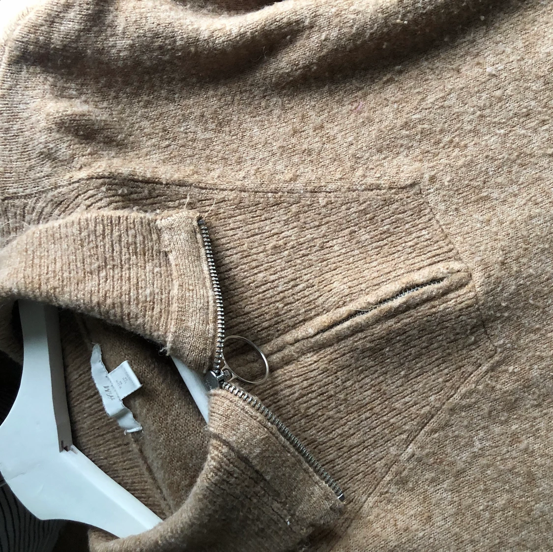 STICKAD TRÖJA MED DRAGKEDJA  - 90