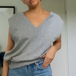 Väst - Väst i sweater material, väldigt bra skick