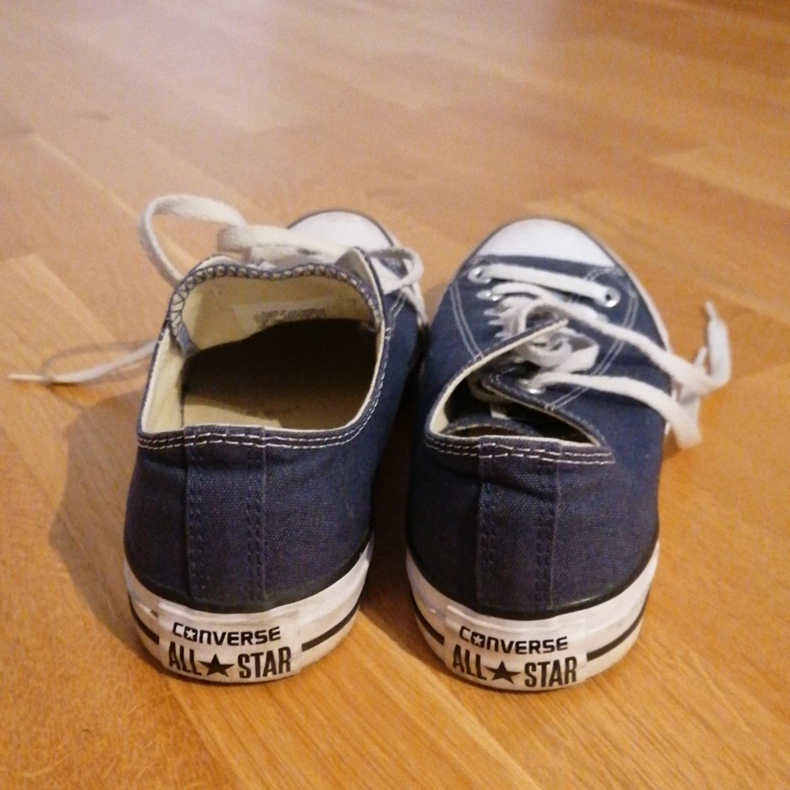 Mörkblå låga converse  - 90