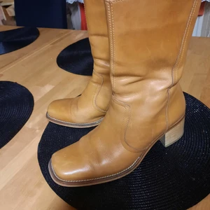 Stövlar fint skick  - Fint skick jag har inte använt så mycket finns i Osby 