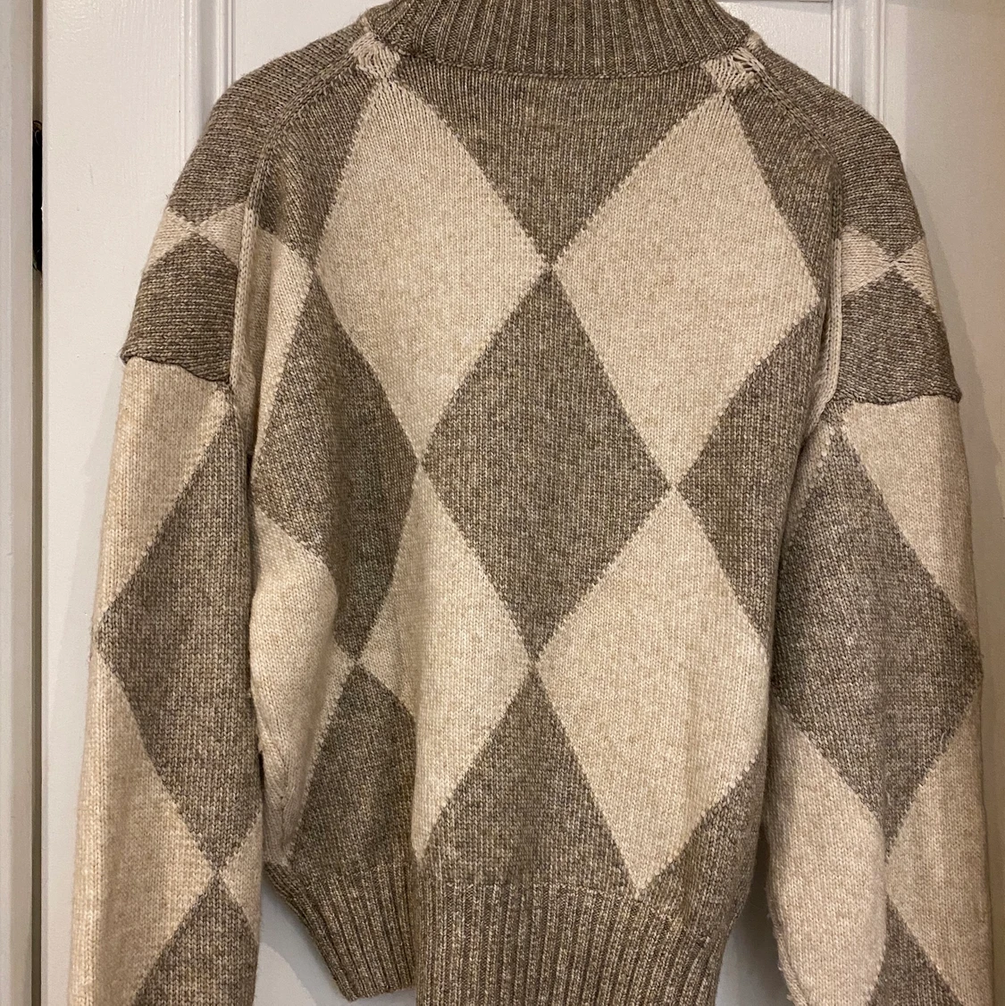 Snygg stickadtröja från H&M. - 90