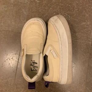 Eytys venice - Ascoola chunky eytys som inte användts lika mycket som jag önskar då de är lite stora för mig. De är lite skitiga men går att slänga in i tvättmaskinen då de är tygskor! 