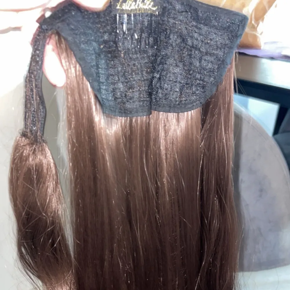 Säljer min lullabellz ponytail andvänt Max 3 gånger. Tillkommer lullabellz kam samt klämmor till. 200kr med frakt inräknat . Accessoarer.