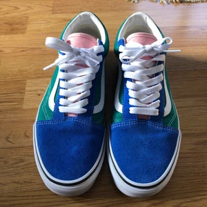 Vans strl 40,5 - Vans i blå, grön och rosa. Använda en gång 😍😍
