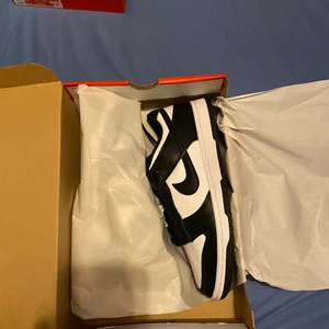 Dunk low panda - Dunk low panda, Size 43 (us 9,5), helt nya, pris 2200kr fraktat