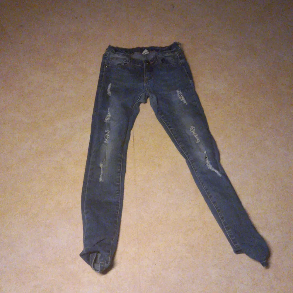 Storlek 140 1 år gamla. Jeans & Byxor.