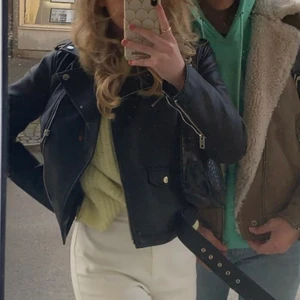 Skinnjacka ifrån Zara - Skinnjacka ifrån Zara!! Jättefin! 