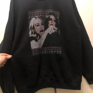 Meme Hoodie S/M  - Använt men i jättebra skick. 