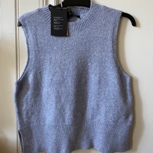 Stickad väst - Aldrig använd