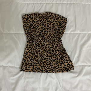 Leopard Bandeau topp - En väldigt fin leopard Bandeau topp. Endast använd 1 gång. Storlek xs