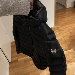 Svin snygg jacka - Inköpt förra säsongen för 4999kr på Zalando. Storlek 36, ser helt ny ut inte en repa och är 10/10 i skick