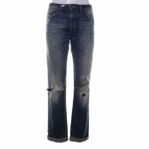 Disel Jenas - Super snygga vintage disel jeans i storlek S. Älskar detaljerna och disignen på fickorna. Köpta på sellpy för 349kr och säljer då dem tyvärr var för små för mig. 
