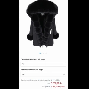 Mao Mao Kong jacka - Säljer min Mao MaoKong (kapp) jacka, köpt för 6000kr för två år sedan 💛 Så himla fin jacka, super trendig och fräschar till varenda look, och dessutom super värmande nu under vintern! ❄️ Fler bilder på om så önskas, bara att slå ett pling!  Från hemsidan: Pälsmaterial: Tvättbjörn Material: Fox Fur Style: Casual Style: Patchwork Fur Ålder: Åldrarna 18-35 år Krage: Med Päls trim huva stängning Typ: Dragkedja. Kom med bud⭐️(osäker fraktkostnad) 