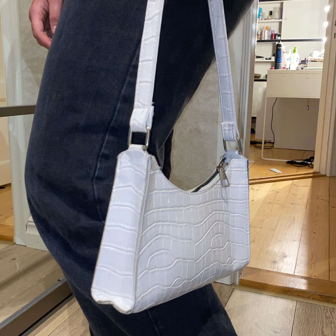 Vit handväska