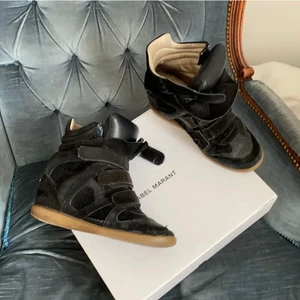 Isabel marant - Jätte fina isabel marant skor i storlek 39 men passar 38 också❤️säljer för att jag har köpt andra skor. Vid snabb affär går priset att diskutera❤️