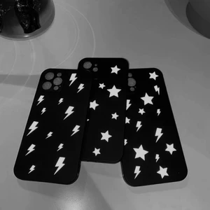 Skal med reflex - Otroligt moderna och coola skal finns åter i lager. Se till att köpa ditt innan det tar slut.