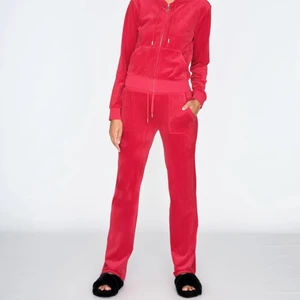 SÖKER! - Söker ett juicy coutoure sett i färgen röd! 