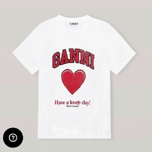 Ganni t-shirt - Säljer min så fina ganni t-shirt i fint skick💕 buda från 500, nypris är 850 kr💕